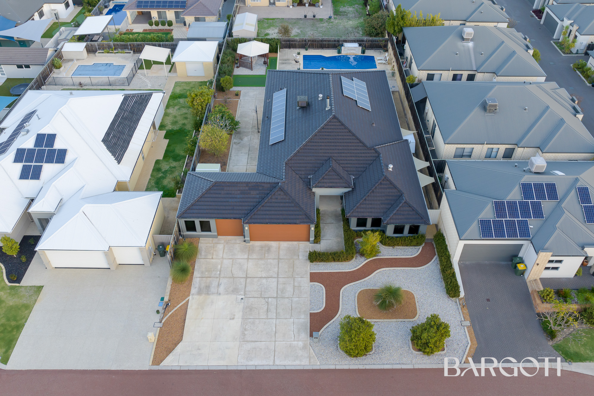 Local vs National Property Managers: Pros and Cons for Investors in Australia and Beyond